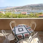 דירה By The Sea Pag - 6272